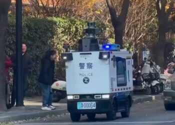 Çin Yapay Zekalı Polis Araçları Vatandaşla Sesli İletişim Kuruyor