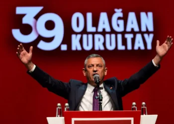 Özgür Özel Yeniden Genel Başkan: CHP’de Liderlik Güçleniyor, İkinci Dönem Başladı 🇹🇷